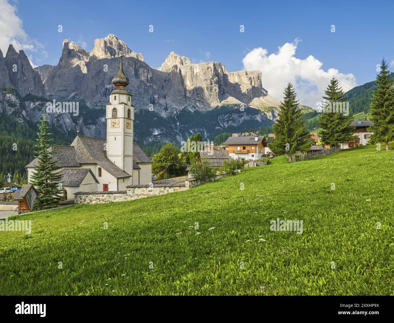 Kirche in Colfosco, Colfosco, Alta Badia, Corvara, Passo Sella, Dolomiten, Südtirol Stockfoto