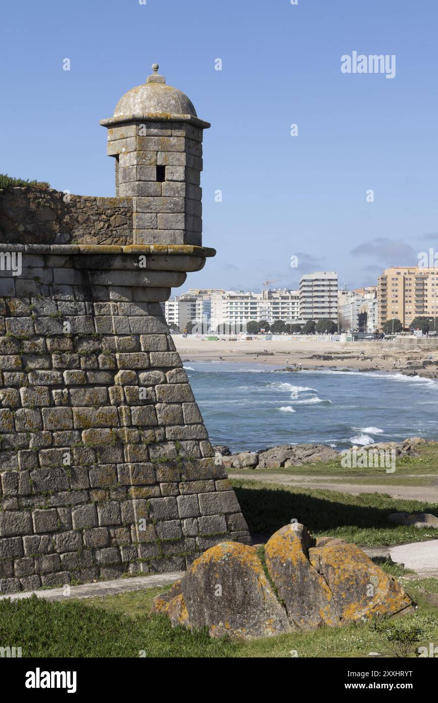 Interessanter Ort Forte de Sao Francisco Xavier Castle am Strand Praia de Matosinhos in Matosinhos, Region Norte, Porto, Portugal, Europa Stockfoto