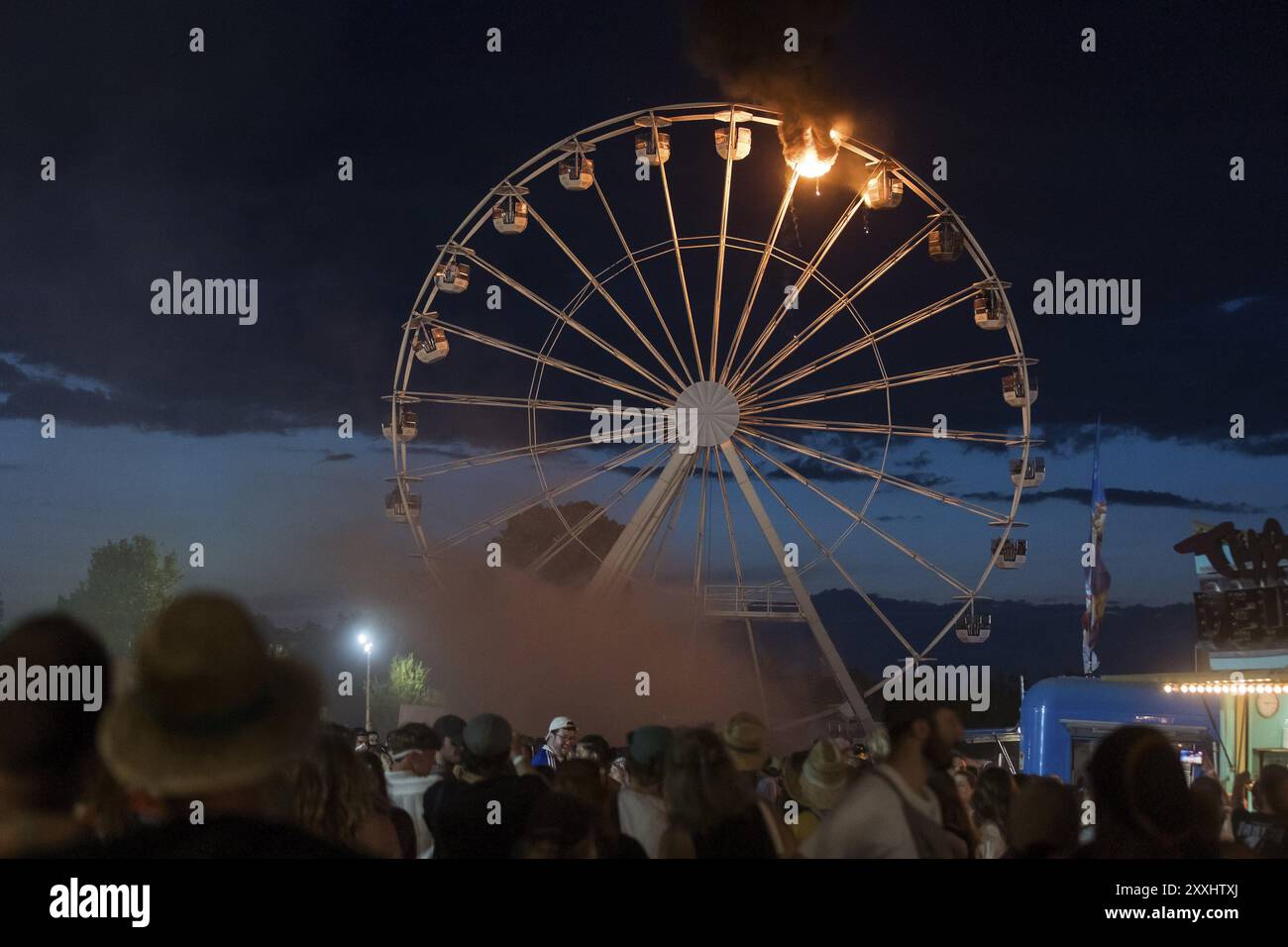 Riesenrad fängt Feuer beim Highfield Festival am Freitag, Stoermthaler See, 17.08.2024 Stockfoto