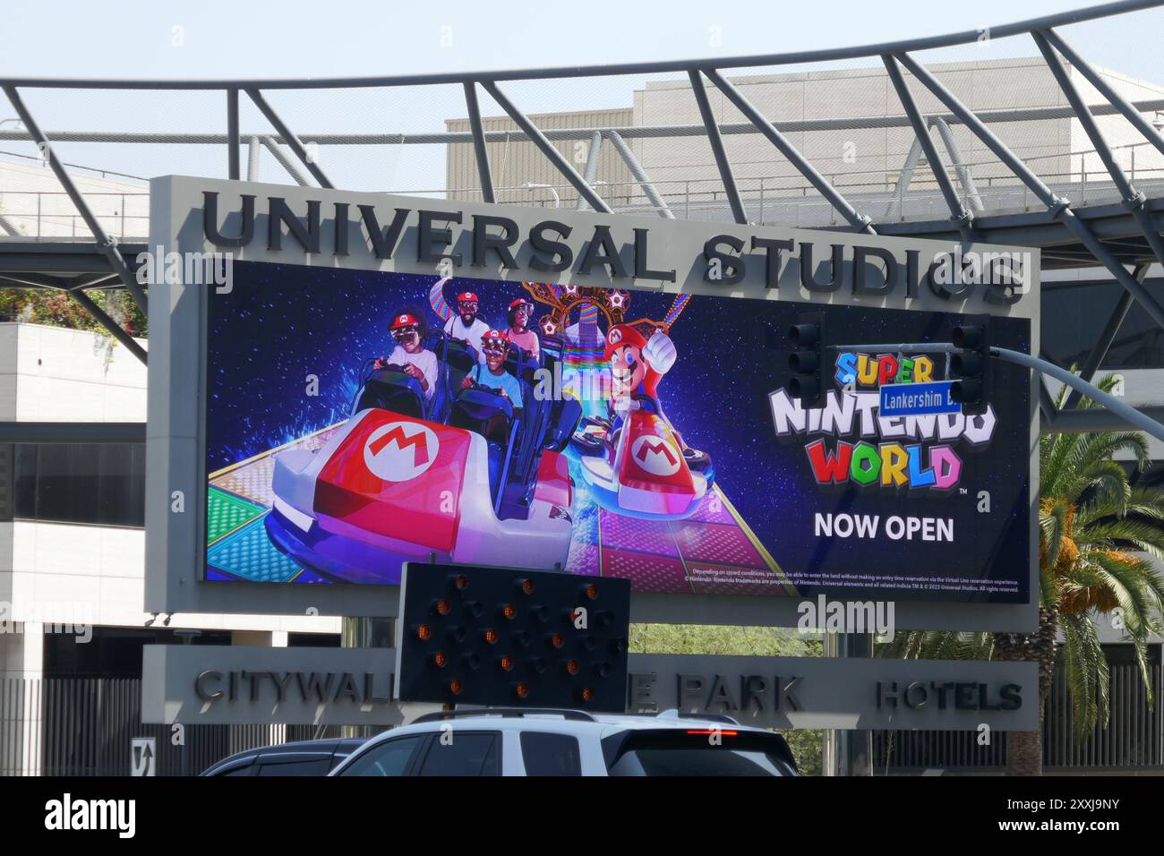 Universal City, Kalifornien, USA 23. August 2024 Super Nintendo World Universal Studios Marquee am 23. August 2024 in Universal City, Kalifornien, USA. Foto: Barry King/Alamy Stock Photo Stockfoto