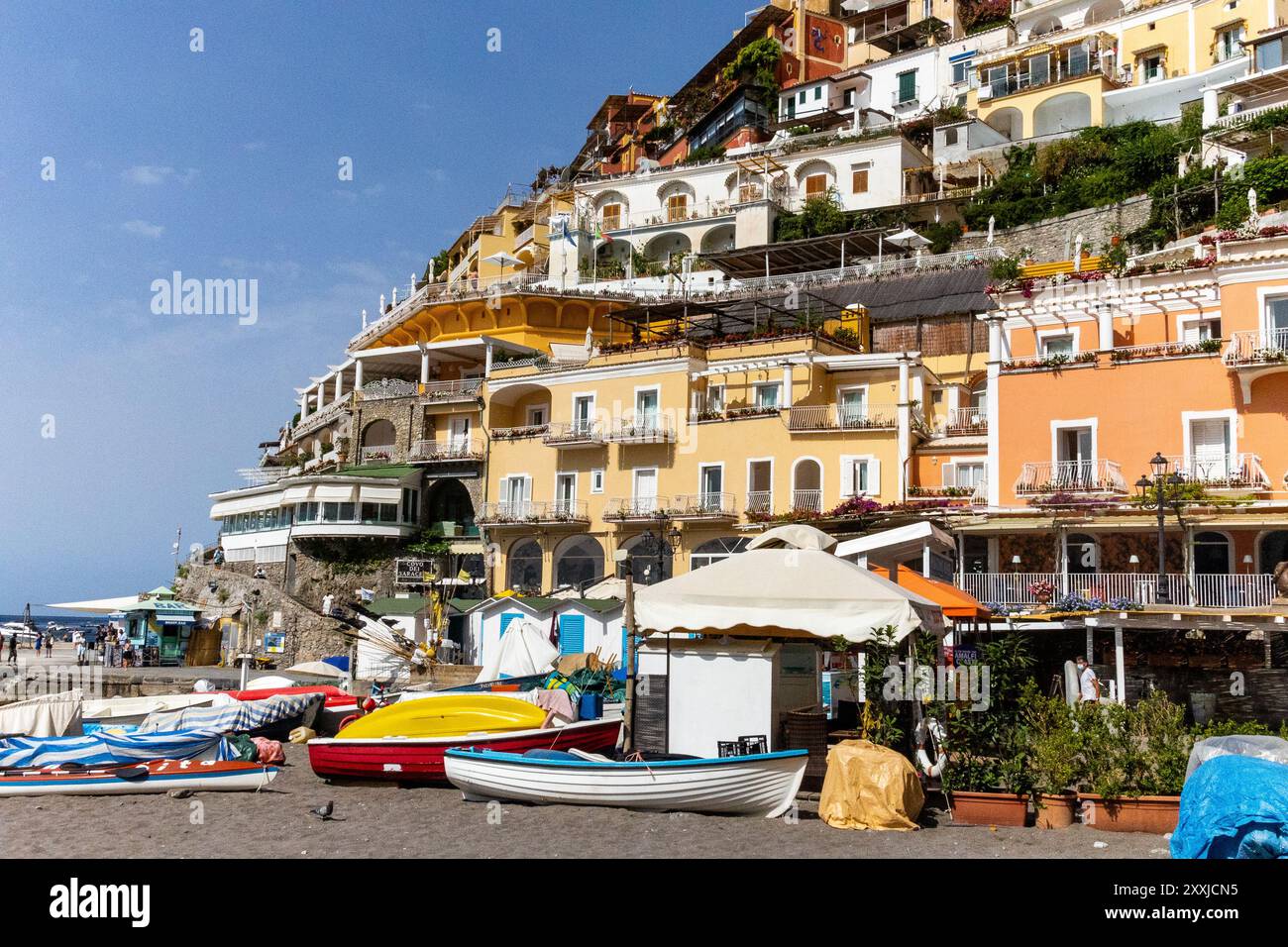 Nahaufnahme des farbenfrohen Gebäudes in Positano Stockfoto