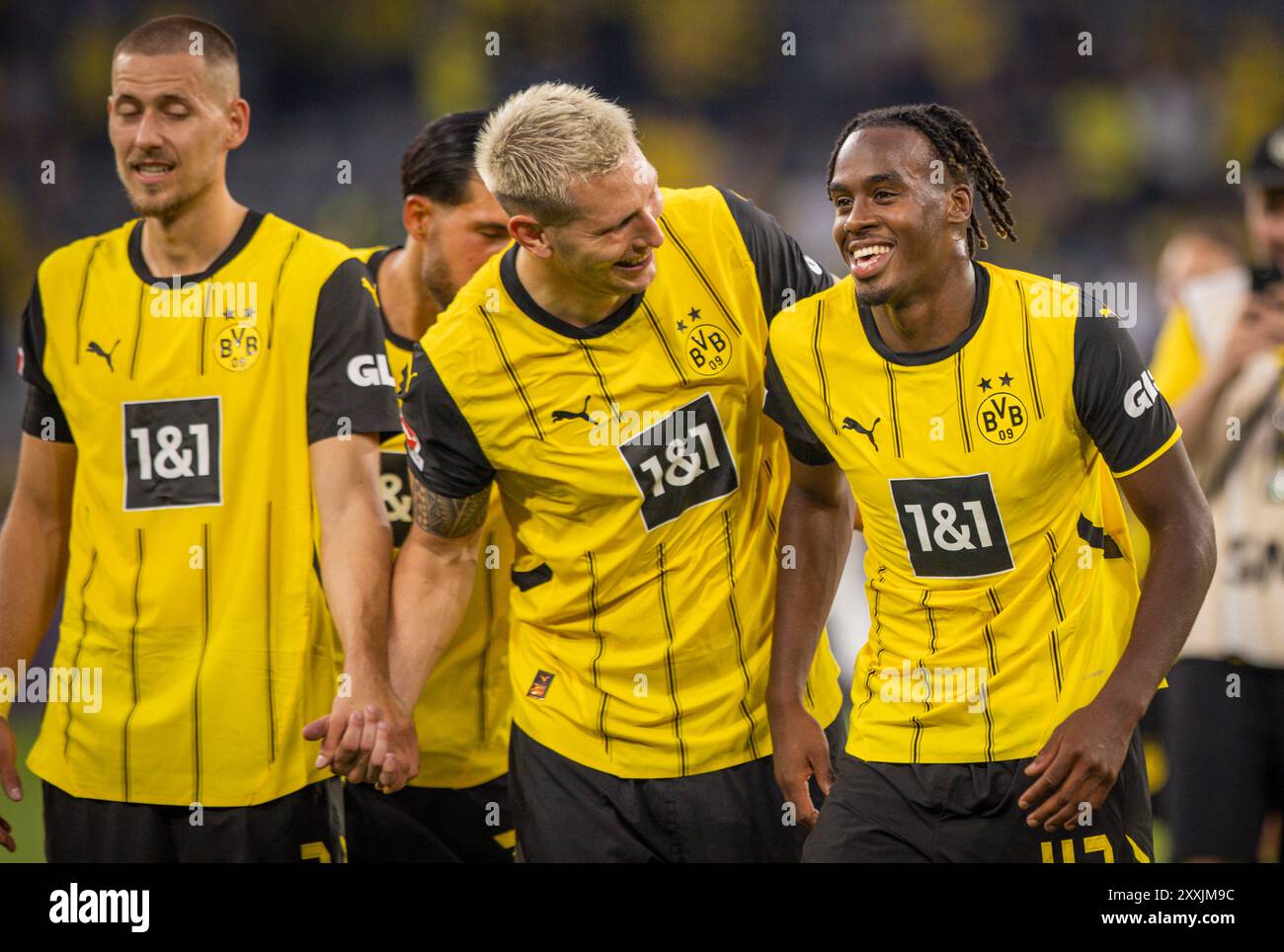 Dortmund, Deutschland. August 2024. Waldemar Anton (BVB) Niklas Süle (BVB) Jamie Gittens (BVB) Borussia Dortmund - Eintracht Frankfurt 24.08.2024 Credit: Moritz Müller/Alamy Live News Stockfoto