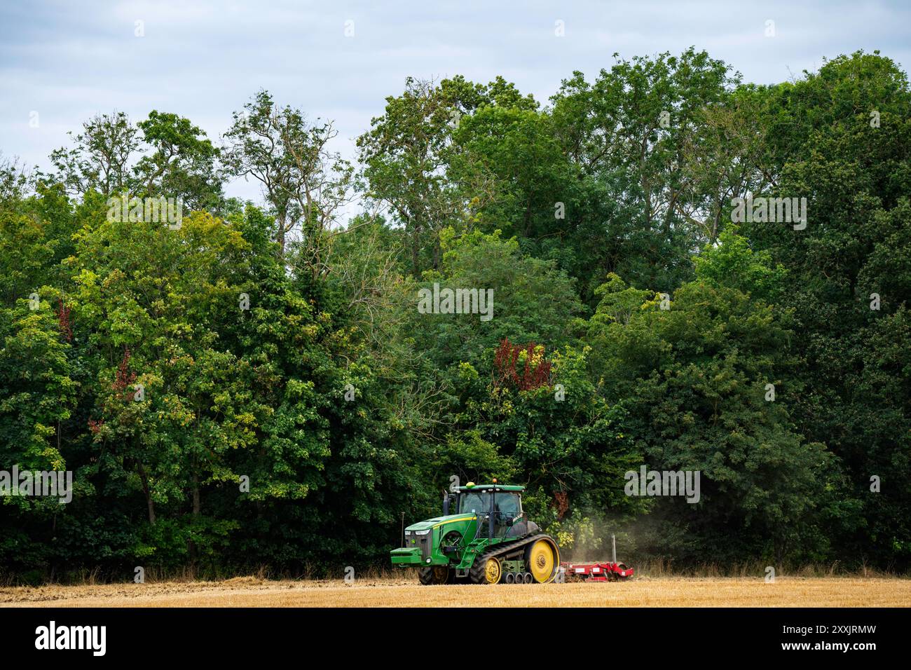 John Deere 8360RT caterpillar-Traktor mit Scheiben Stockfoto