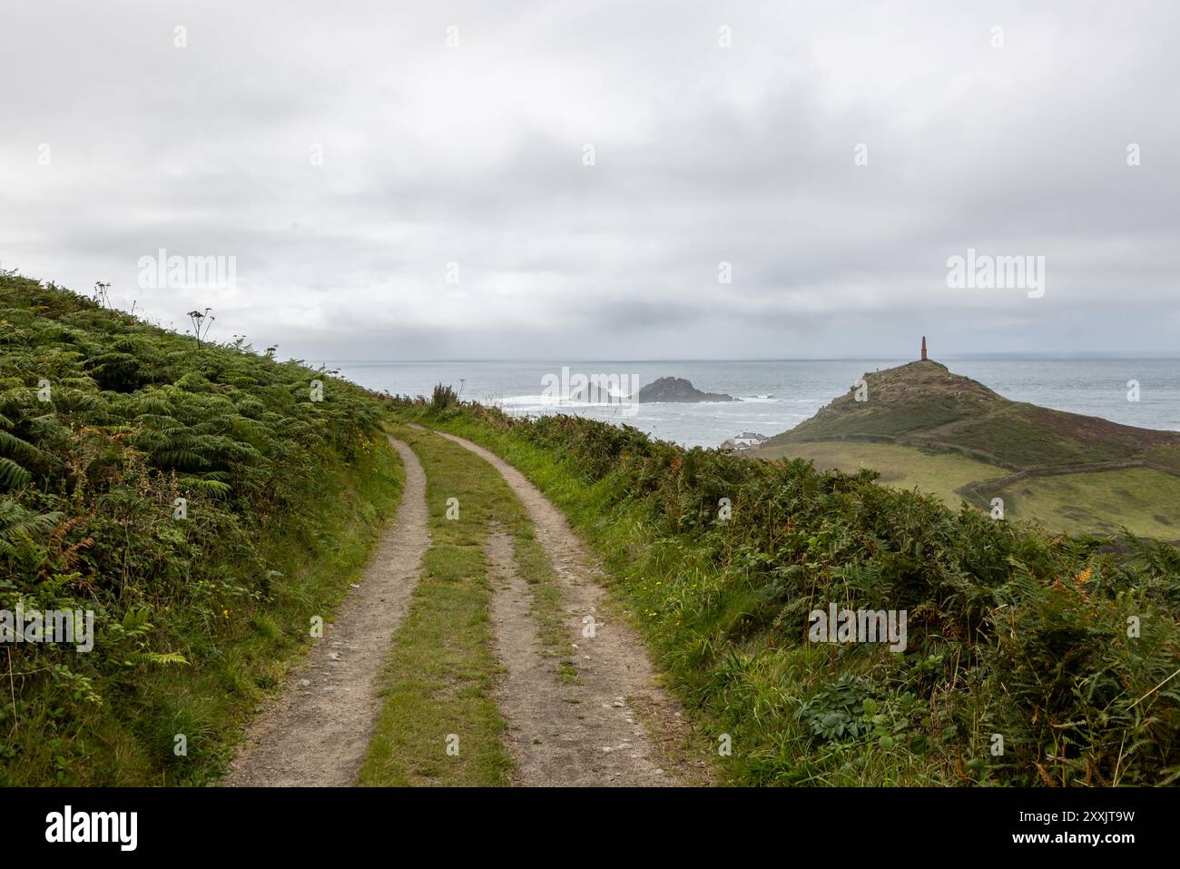 Ein Blick entlang eines Küstenpfads an der Küste von Cornwall Stockfoto