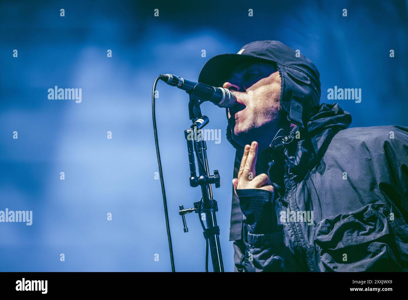23. August 2024, Leeds, Großbritannien: Oasis-Frontmann Liam Gallagher bespricht die erste Nacht des Leeds Festivals 2024, als Gerüchte laut werden, dass die Band kurz vor der Ankündigung einer Wiedervereinigung steht. Foto: Thomas Jackson / Alamy Live News Stockfoto