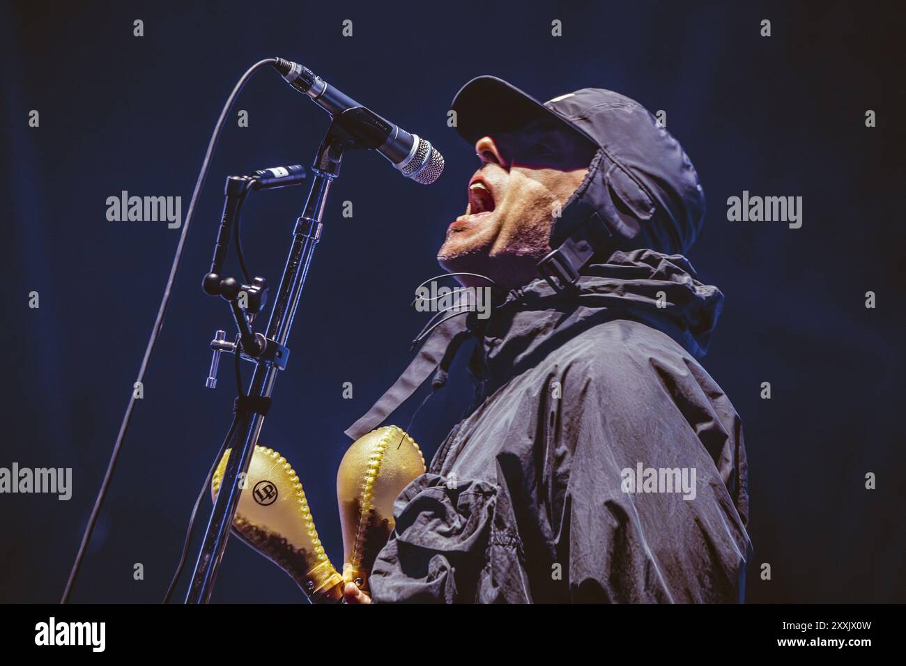23. August 2024, Leeds, Großbritannien: Oasis-Frontmann Liam Gallagher bespricht die erste Nacht des Leeds Festivals 2024, als Gerüchte laut werden, dass die Band kurz vor der Ankündigung einer Wiedervereinigung steht. Foto: Thomas Jackson / Alamy Live News Stockfoto