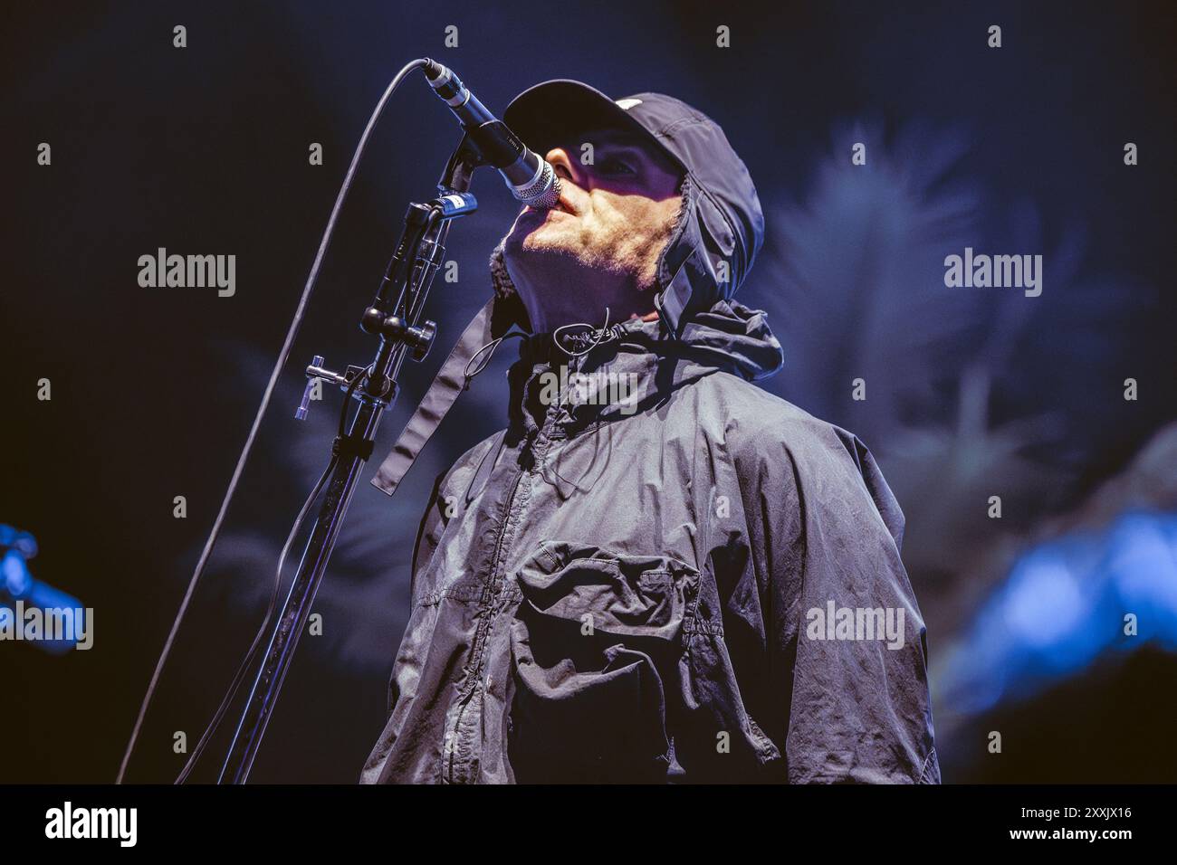 23. August 2024, Leeds, Großbritannien: Oasis-Frontmann Liam Gallagher bespricht die erste Nacht des Leeds Festivals 2024, als Gerüchte laut werden, dass die Band kurz vor der Ankündigung einer Wiedervereinigung steht. Foto: Thomas Jackson / Alamy Live News Stockfoto