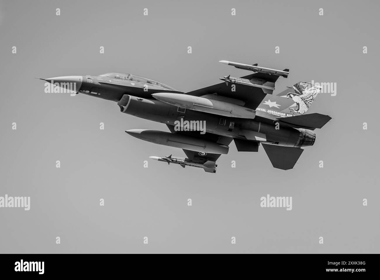 Die Royal Jordanian Air Force - General Dynamics F-16 Fighting Falcon traf bei der RAF Fairford ein, um bei der Royal International Air Tattoo 2024 aufzutreten. Stockfoto