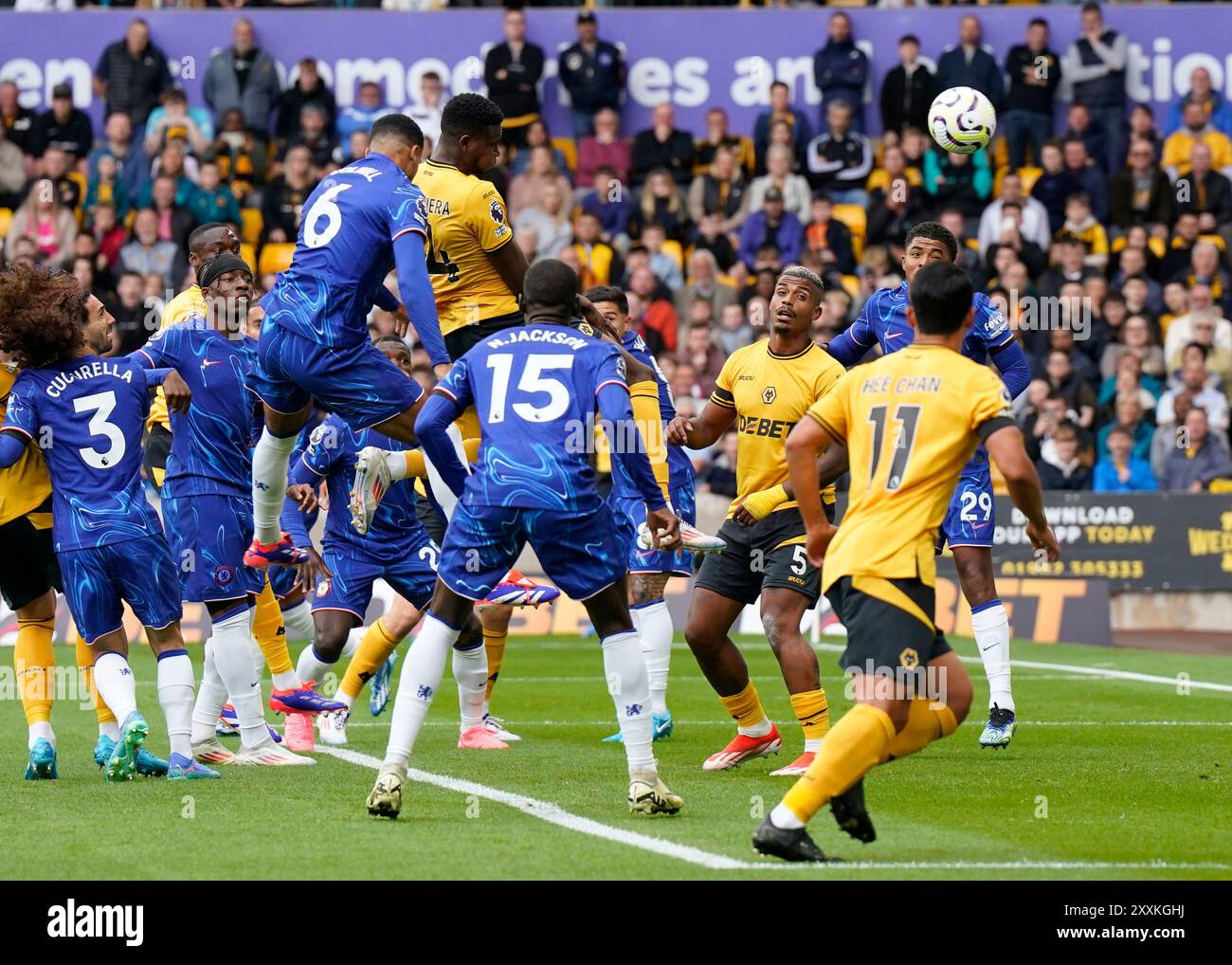 Wolverhampton, Großbritannien. August 2024. Yerson Mosquera von Wolverhampton Wanderers spielt während des Premier League-Spiels in Molineux, Wolverhampton. Der Bildnachweis sollte lauten: Andrew Yates/Sportimage Credit: Sportimage Ltd/Alamy Live News Stockfoto