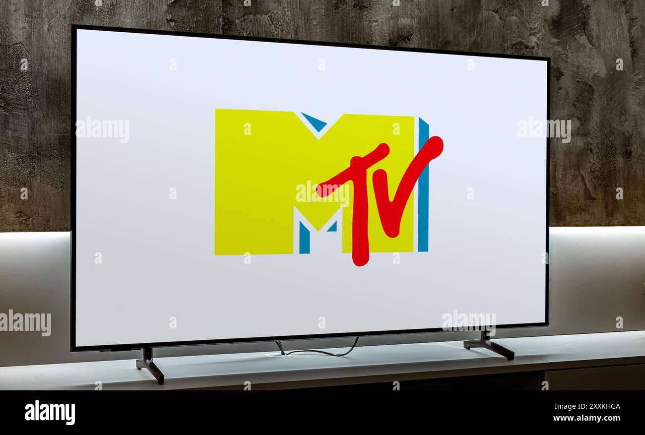 POZNAN, POL, 19. Dezember 2023: Flachbildfernseher mit dem Logo von MTV, einem amerikanischen Pay-TV-Sender mit Sitz in New York City Stockfoto