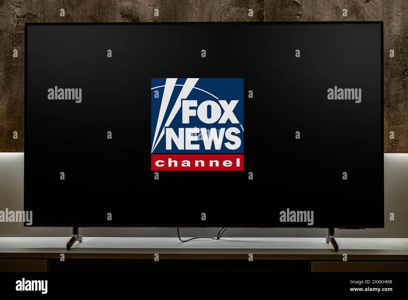 POZNAN, POL, 19. Dezember 2023: Flachbildfernseher mit dem Logo von Fox News, einem konservativen US-amerikanischen Kabelsender, der im Besitz der Fox N ist Stockfoto