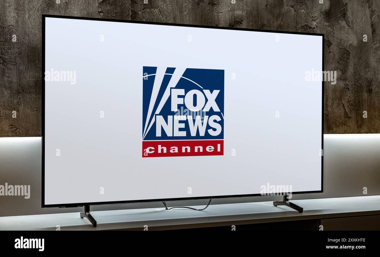 POZNAN, POL, 19. Dezember 2023: Flachbildfernseher mit dem Logo von Fox News, einem konservativen US-amerikanischen Kabelsender, der im Besitz der Fox N ist Stockfoto