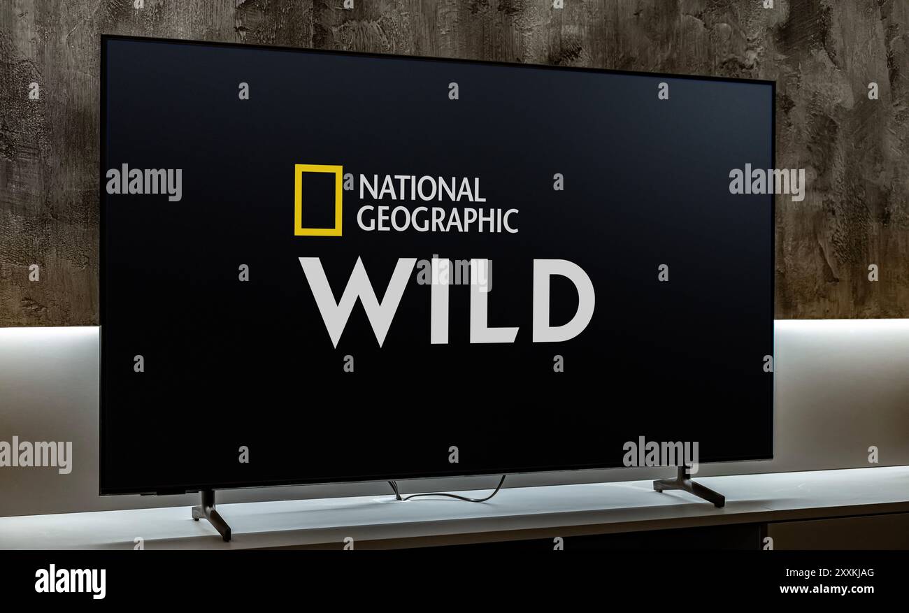 POZNAN, POL - 1. März 2024: Flachbildfernseher mit dem Logo von National Geographic Wild, einem globalen Pay-TV-Sender von National Geograph Stockfoto