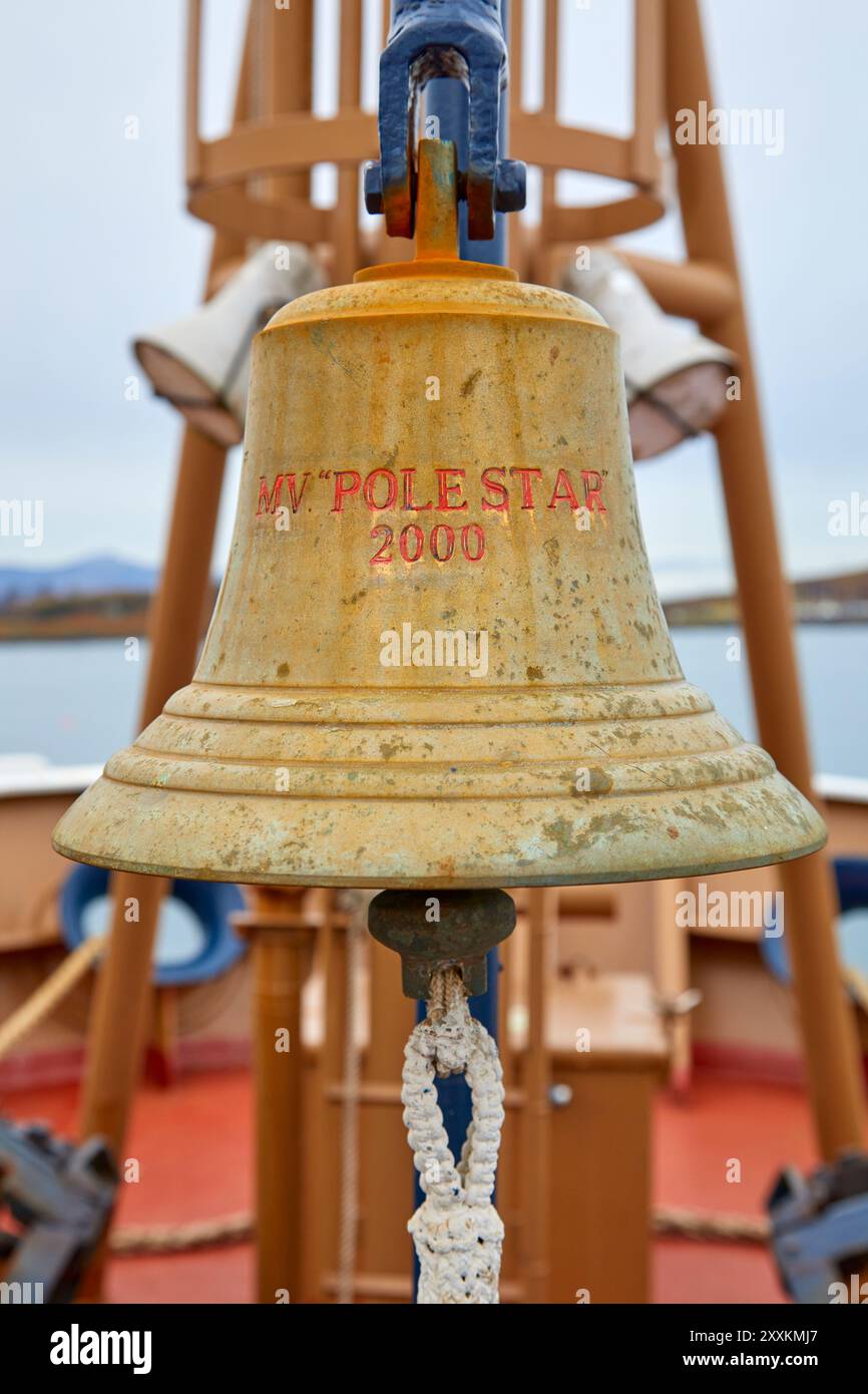Ship's Bell, MV Pole Star, ein Northern Lighthouse Board Schiff Stockfoto