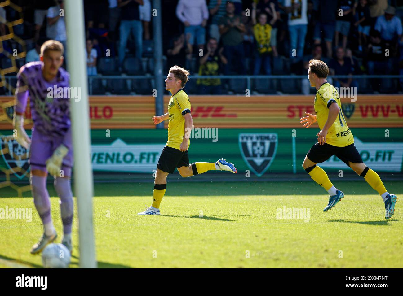 Venlo, Niederlande. August 2024. VENLO, NIEDERLANDE - 25. AUGUST: Tim Braem vom VVV Venlo feiert sein Tor während des Spiels VVV Venlo zwischen Roda JC Kerkrade im Covebo Stadion - de Koel am 25. August 2024 in Venlo, Niederlande. (Foto von Orange Pictures) (Foto von Orange Pictures/Orange Pictures) Credit: dpa/Alamy Live News Stockfoto