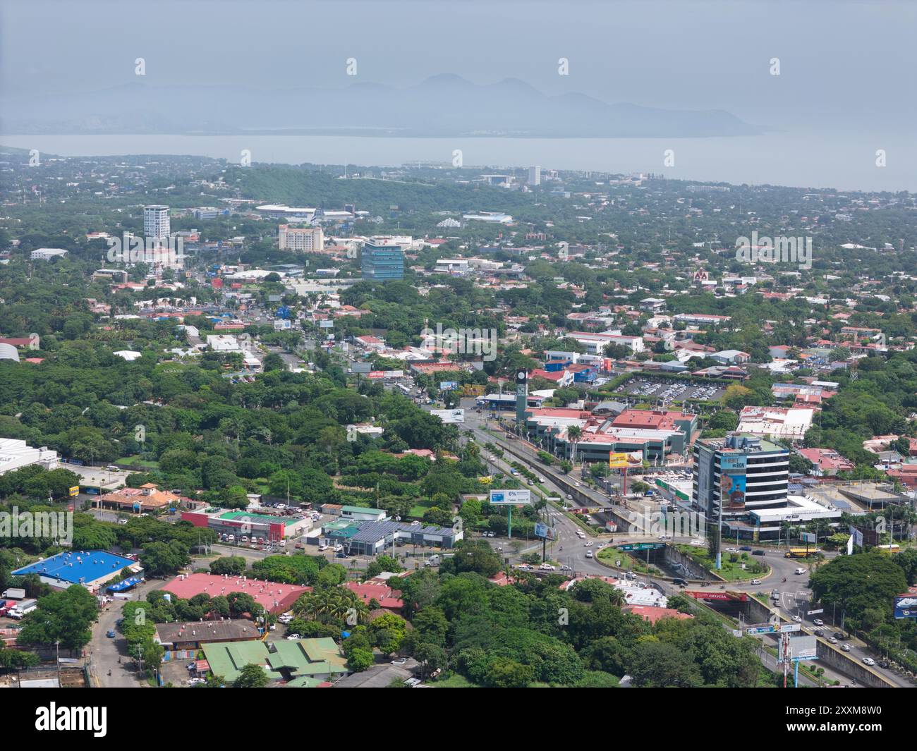 Managua, Nicaragua - 16. August 2024: Panoramasicht auf die Drohne der Stadt Managua in zentralamerika Stockfoto