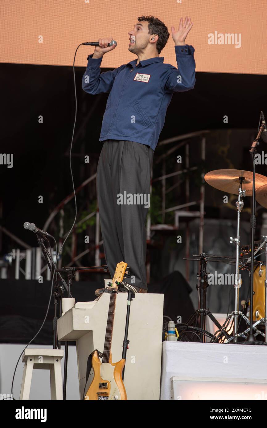 Leeds, Großbritannien. Sonntag, 25. August 2024 Jack Antonoff von Bleachers tritt am dritten Tag des Leeds Festivals im Bramham Park auf der Bühne auf © Jason Richardson / Credit: Tin!y/Alamy Live News Stockfoto