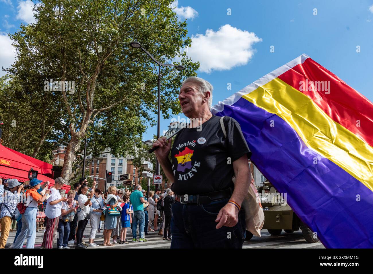 Paris, Frankreich, 25. August 2024. Militärparade von Porte d’Orléans zum Place Denfert-Rochereau anlässlich des 80. Jahrestages der Befreiung von Paris von der deutschen Nazi-Besatzung. Quelle: Fabienne Koch/Alamy News. Stockfoto
