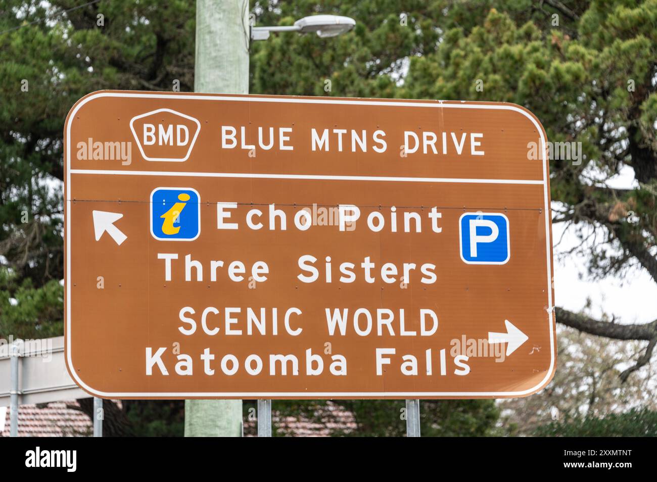 Der Autofahrer Blue Mtns Drive in Katoomba, New South Wales, Australien. Es ist eine malerische Fahrt durch das Greater Blue Mountains World Heritage Area in T Stockfoto