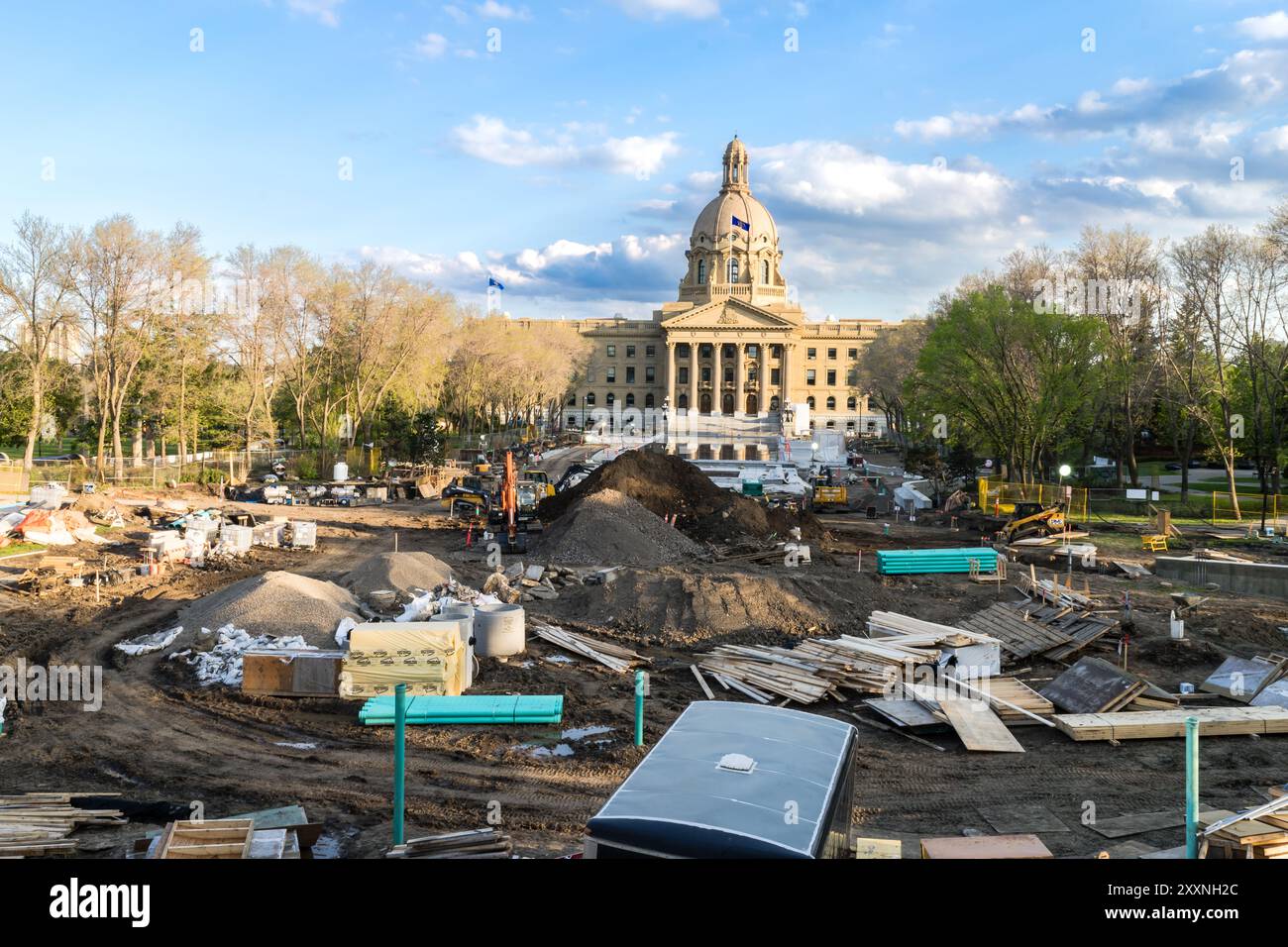 Edmonton, Alberta, 24. Mai 2024: Renovierungsarbeiten am nördlichen Gelände des Alberta Legislature Building werden durchgeführt Stockfoto