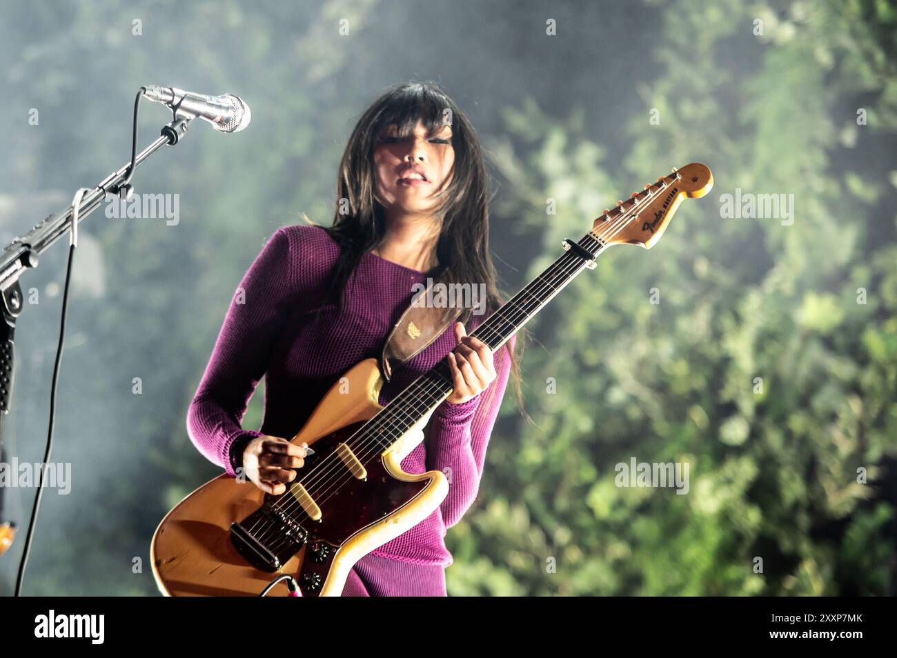 Reading, Berkshire, Großbritannien. August 2024. Beabadoobee tritt auf Radio 1 Stage beim Reading Festival auf. Cristina Massei/Alamy Live News Stockfoto