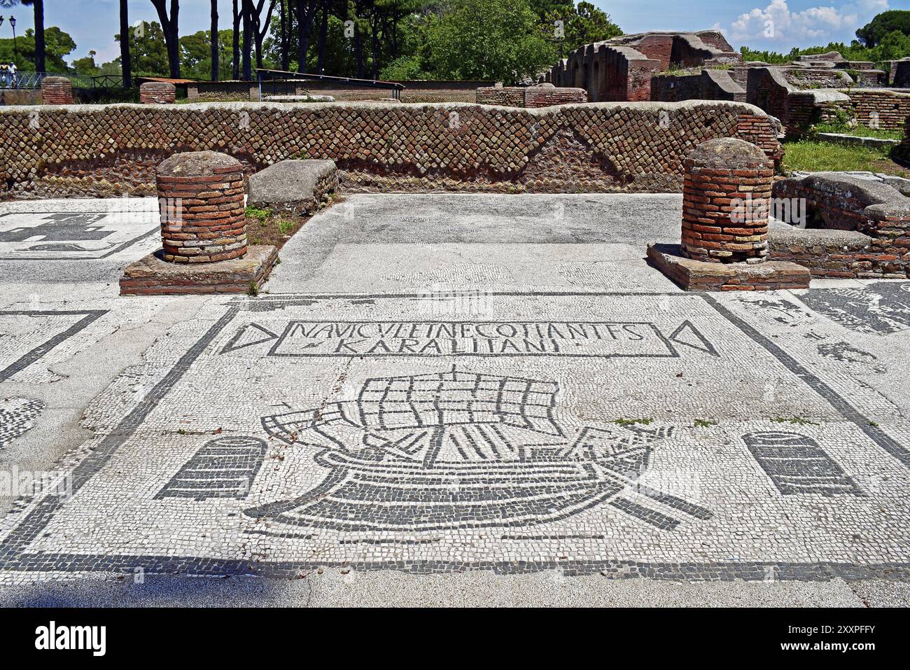 Ostia Antica, Italien, Mosaik mit Schiffsmotiv, Mauerreste, Europa Stockfoto