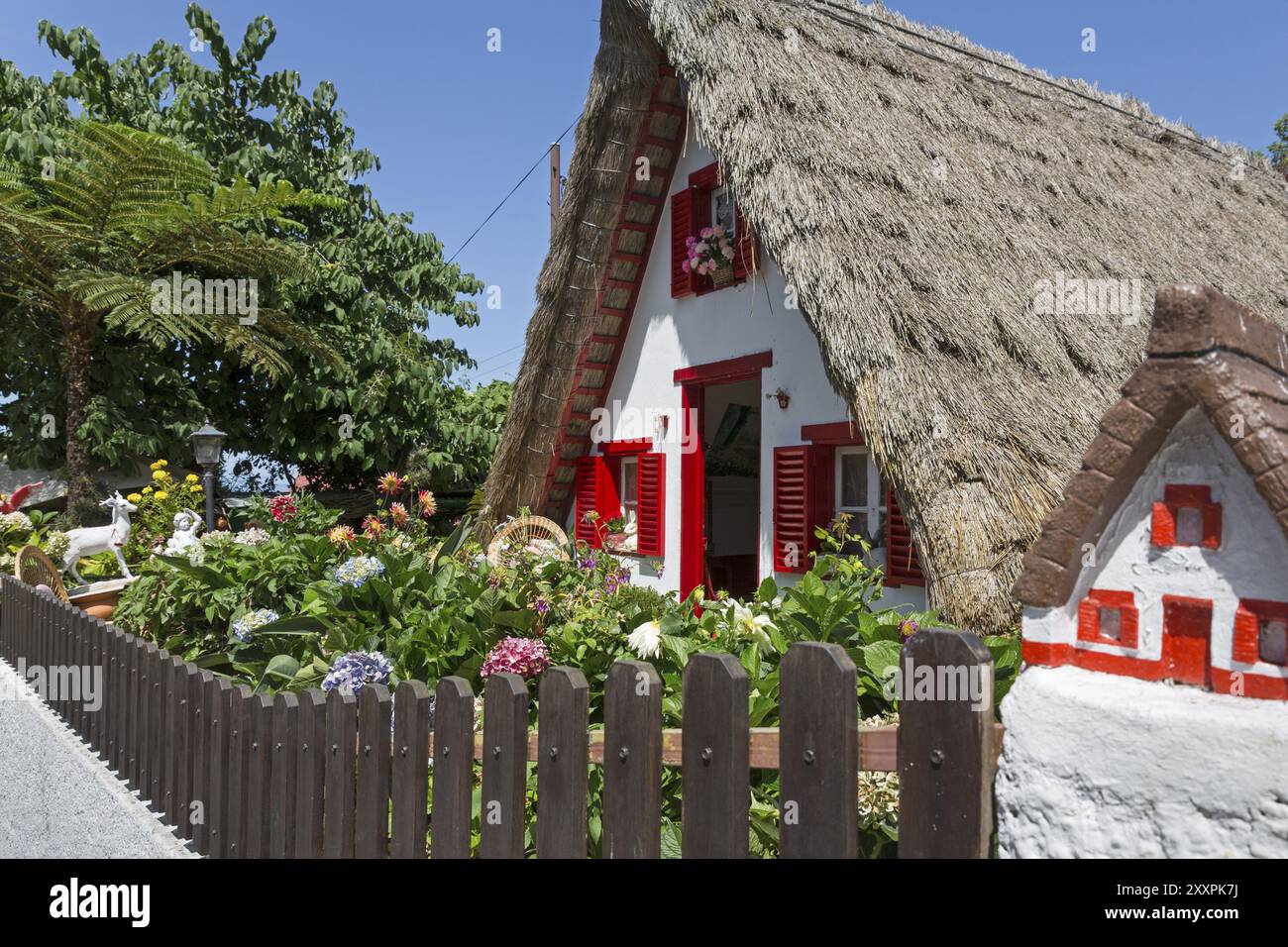 Historisches Santana-Haus auf Madeira Stockfoto