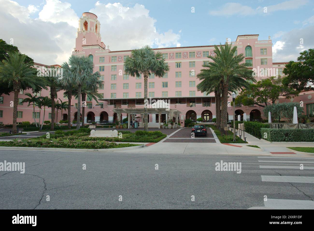 Nur redaktionelle Verwendung, St. Petersburg, Florida, USA, 24. August, 2024. Blick auf den Vinoy Resort Golf Club aus dem Süden mit blauem Himmel, weißen Wolken, Grün Stockfoto