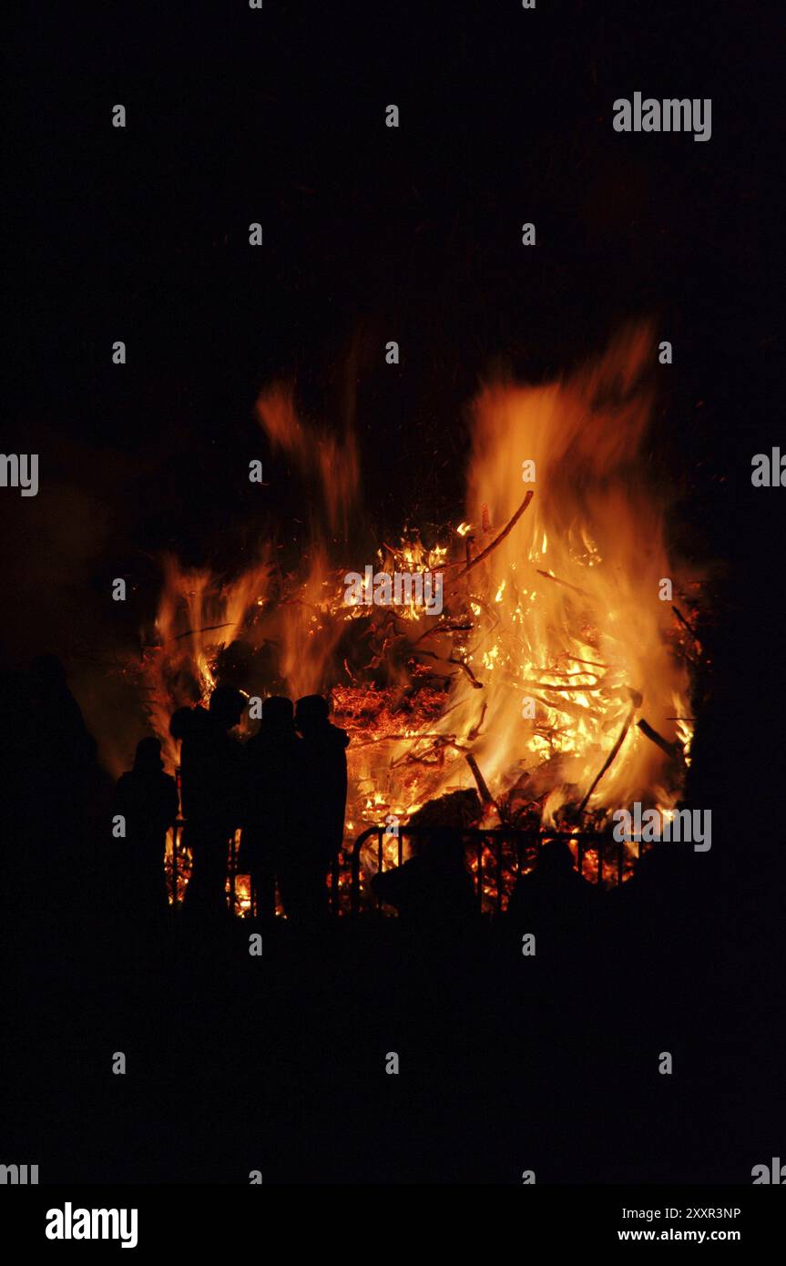 Hexenfeuer, Walpurgis-Nacht-Lagerfeuer 43 Stockfoto