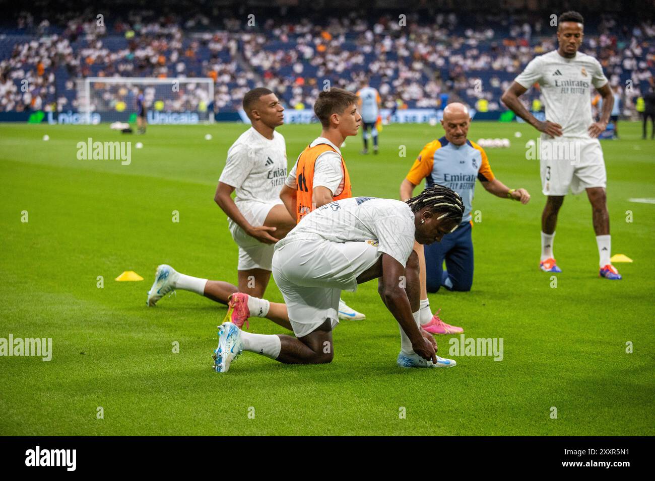 Madrid, Spanien. August 2024. Vinicius Junior von Real Madrid vor dem spanischen Fußballspiel zwischen Real Madrid CF und Real Valladolid FC im Santiago Bernabeu Stadion. Real Madrid besiegte Real Valladolid mit 3 Toren zu 0 im Santiago Bernabeu Stadion. Die Tore wurden von Federico Valverde 49', Brahim Diaz 87', Endrick 95' erzielt. Quelle: SOPA Images Limited/Alamy Live News Stockfoto