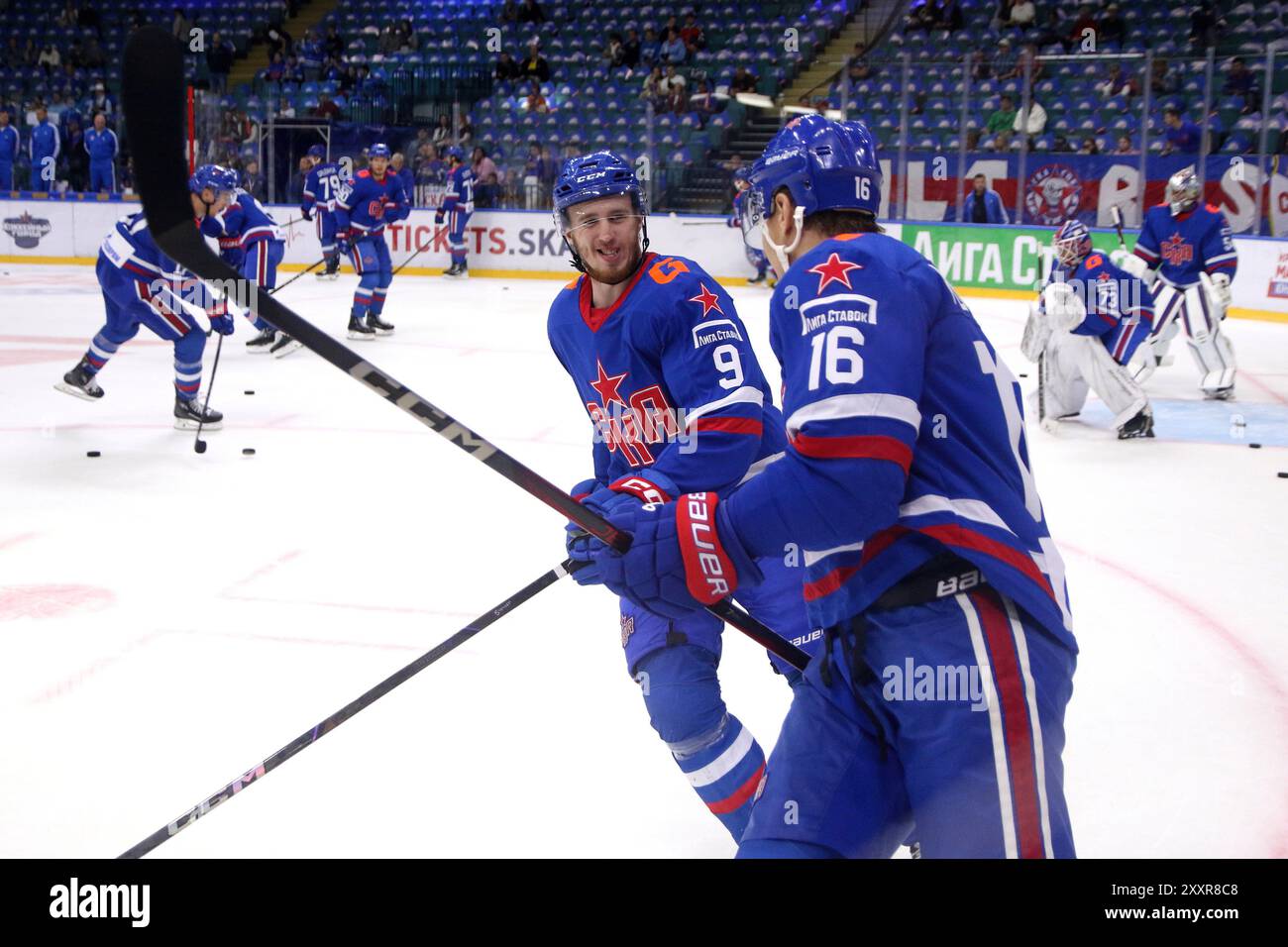 Sankt Petersburg, Russland. August 2024. SKA Hockey Club Spieler Sergei Sapego (9) wurde während des Hockeyturniers namens N. G. Puchkov 2024 zwischen SKA Sankt Petersburg und Ak Bars Kazan im Eissportpalast gesehen. (Endpunktzahl; SKA Saint Petersburg 4:3 Ak Bars Kazan) Credit: SOPA Images Limited/Alamy Live News Stockfoto