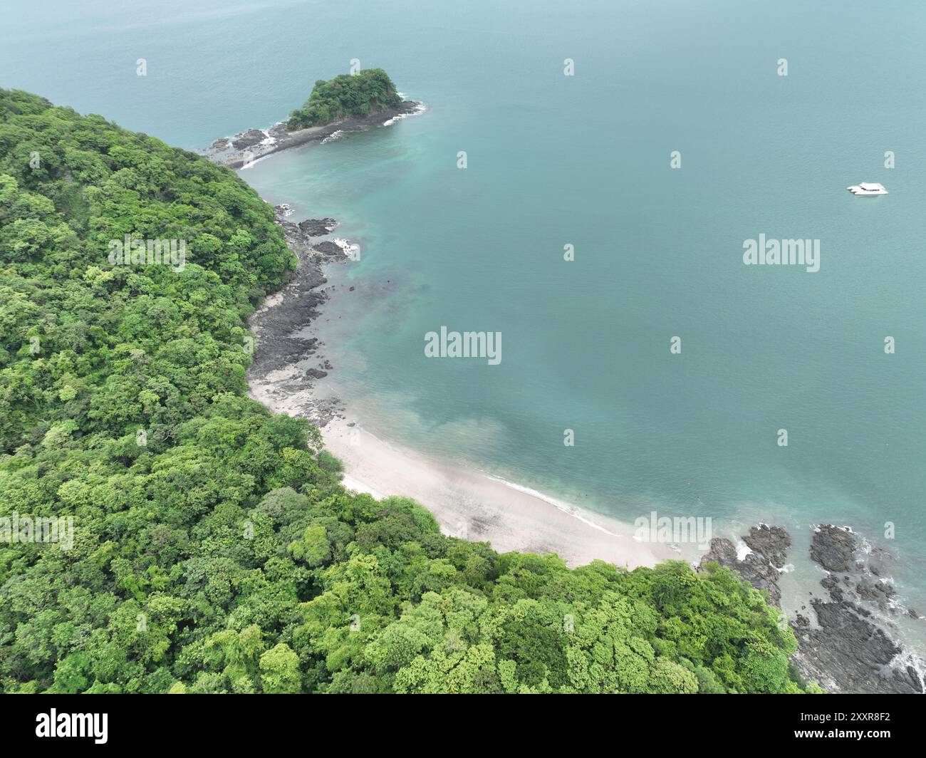 Blick aus der Vogelperspektive auf Coco Beach in Guanacaste, Costa Rica Stockfoto