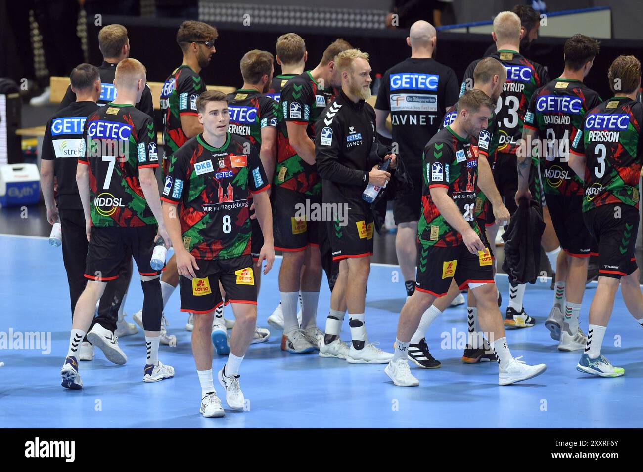 Team SC: Manuel Zehnder (SC Magdeburg #8) (vorne), Matthias Musche (SC Magdeburg #6) (M), GER, MT Melsungen - SC Magdeburg, Handball, Testspiel, Probonio Handball Sommermaerchen, 25.08.2024, Foto: Eibner-Pressefoto - Roland Sippel Stockfoto