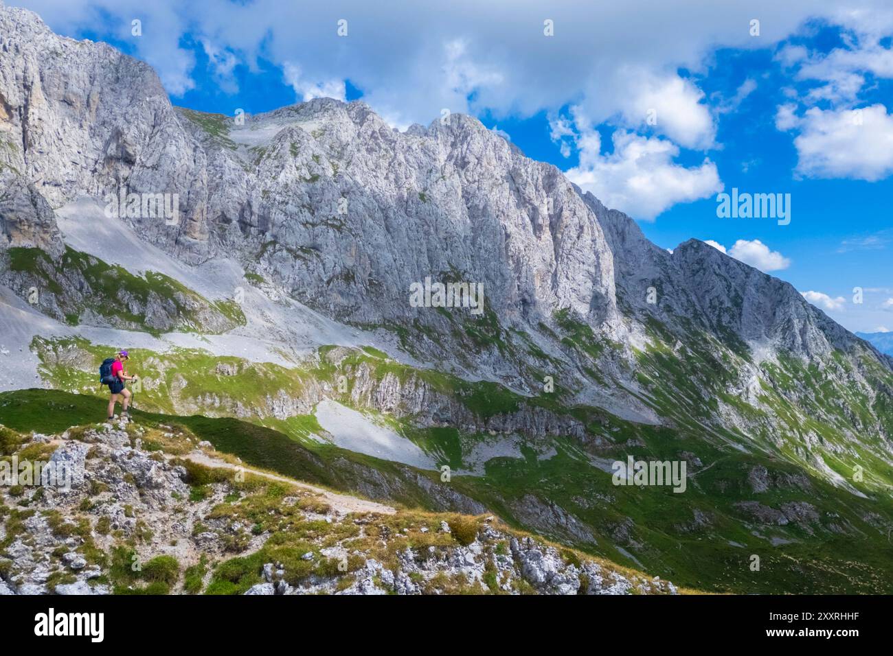 Luftaufnahme der Presolana im Sommer vom Passo Pozzera. Castione della Presolana, Val Seriana, Bezirk Bergamo, Lombardei, Italien. Stockfoto