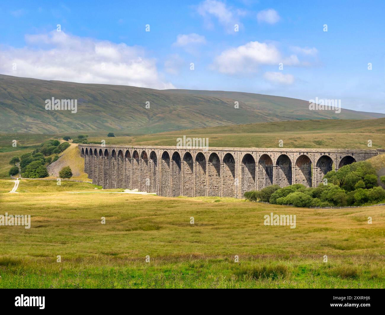 Ribblehead Viaduct, North Yorkshire, UK, Eisenbahnbrücke an der Siedlung nach Carlisle, gebaut zwischen 1869 und 1874, entworfen von John Sydney Crossley Stockfoto