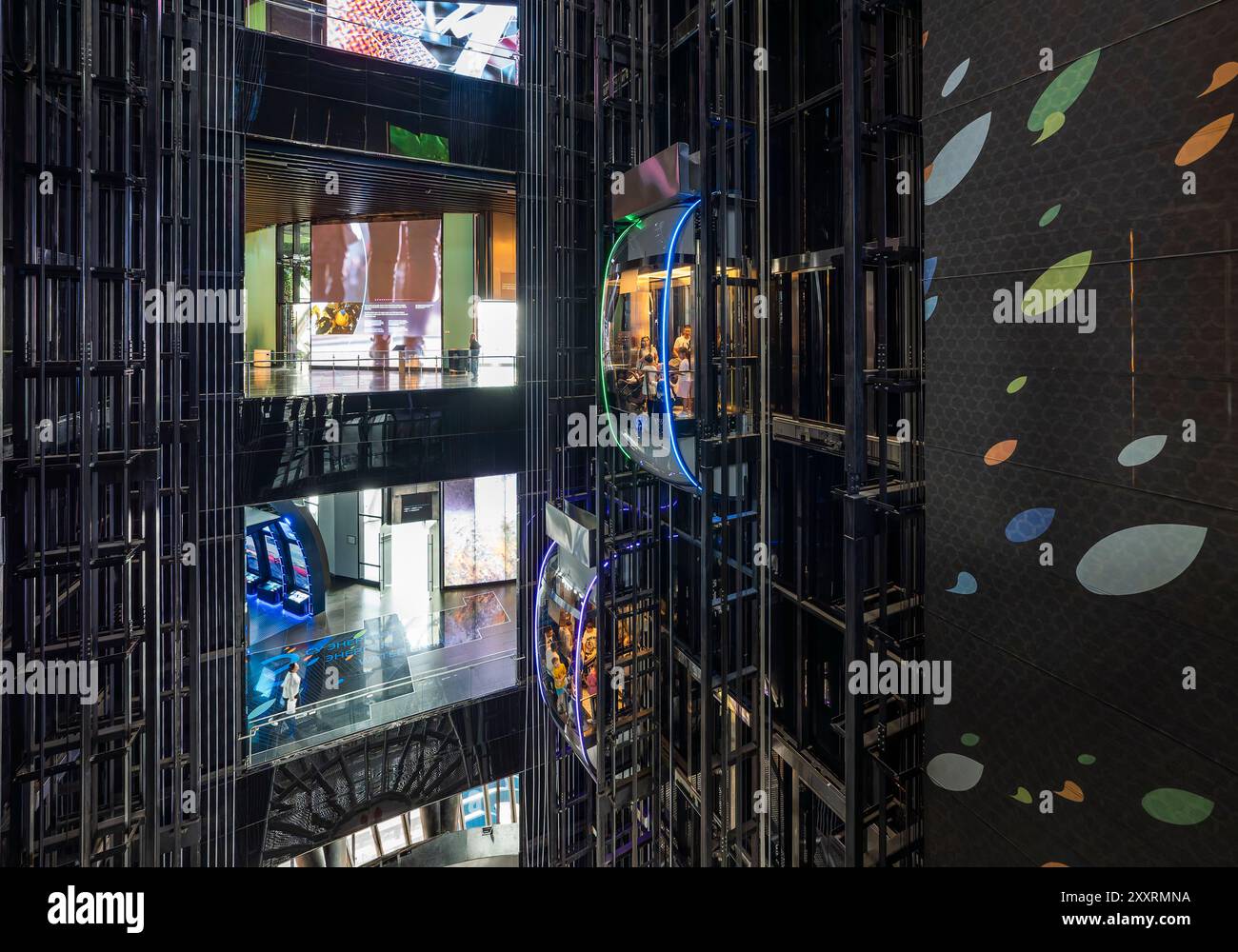 Astana, Kasachstan - 23. August 2024: Innenraum von nur Alem, zukünftiges Energiemuseum für die Expo 2017 in Astana. Stockfoto