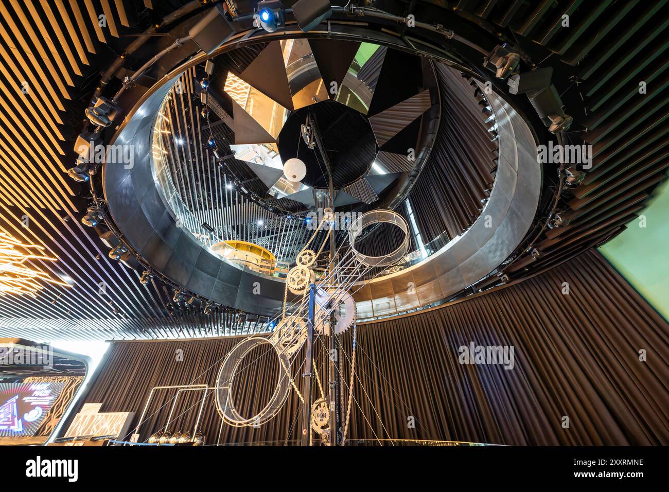 Astana, Kasachstan - 23. August 2024: Innenraum von nur Alem, zukünftiges Energiemuseum für die Expo 2017 in Astana. Stockfoto