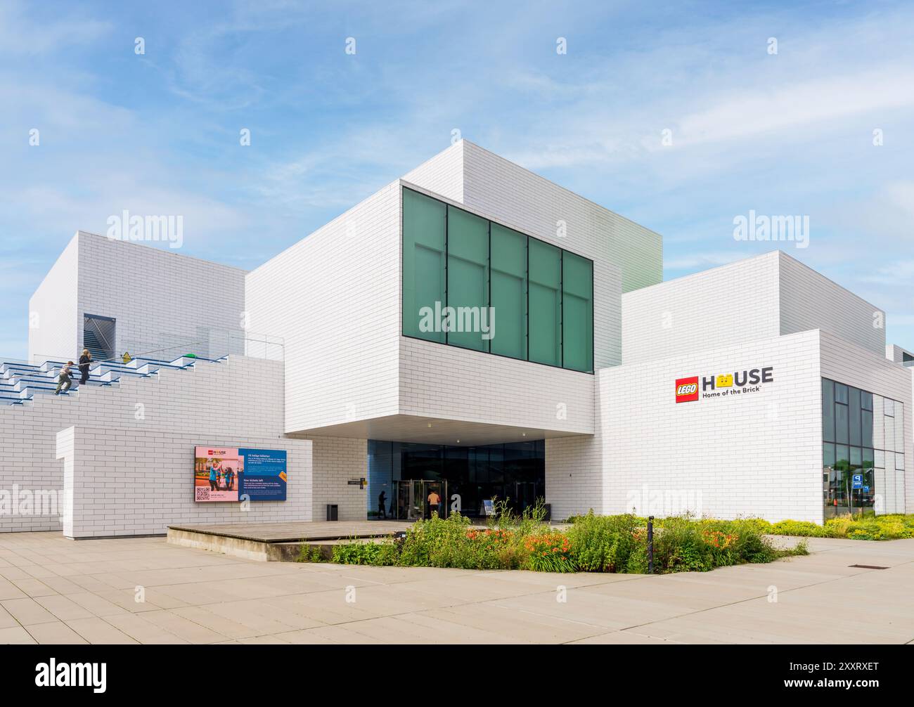 Eingang des Lego House, Heimstadion der Ziegelsteine, in Billund, Dänemark, ein Gebäude, das von der Bjarke Ingels Group entworfen wurde, um die Bauspielzeuge der Marke zu präsentieren. Stockfoto