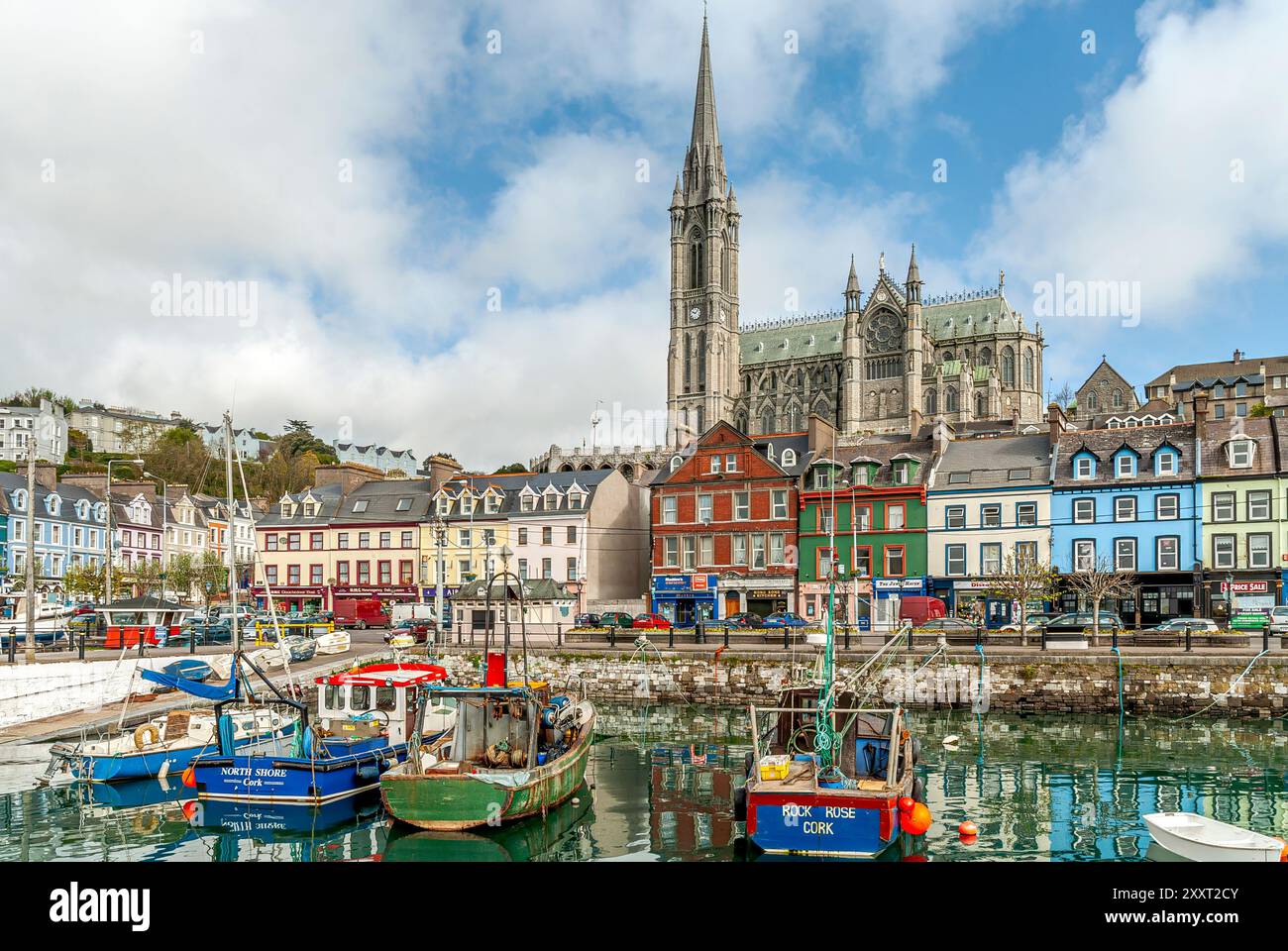 Uferpromenade und St Colemans Cathedral of Cobh, Cork, Irland Stockfoto