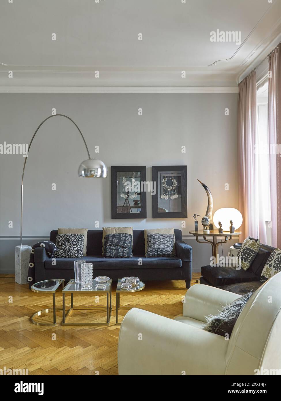 Elegantes Wohnzimmer in einem italienischen Apartment in Florenz, Italien Stockfoto