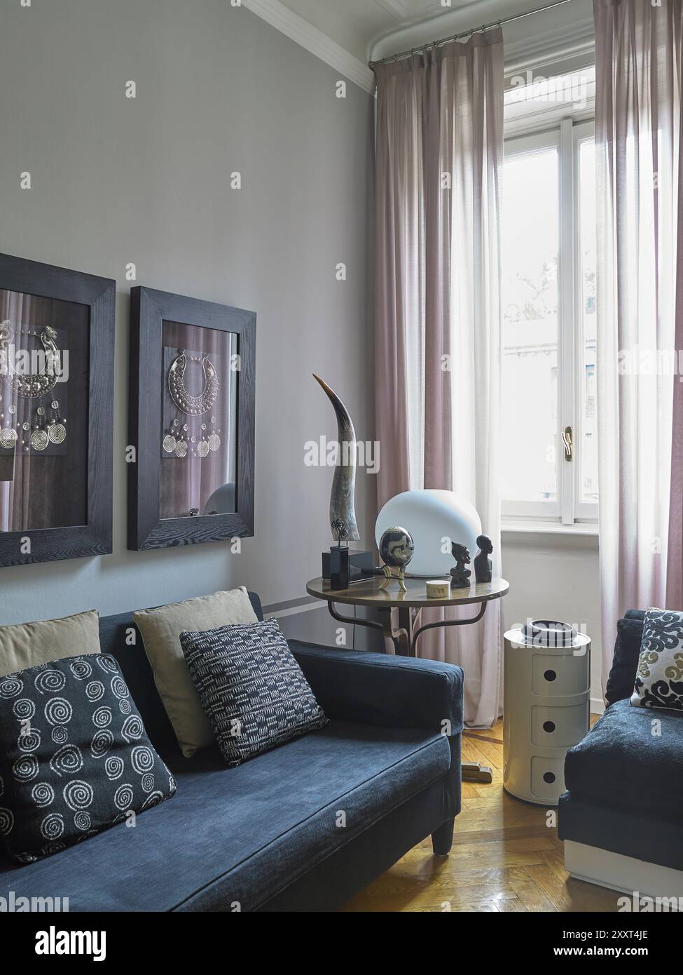 Elegantes Wohnzimmer in einem italienischen Apartment in Florenz, Italien Stockfoto
