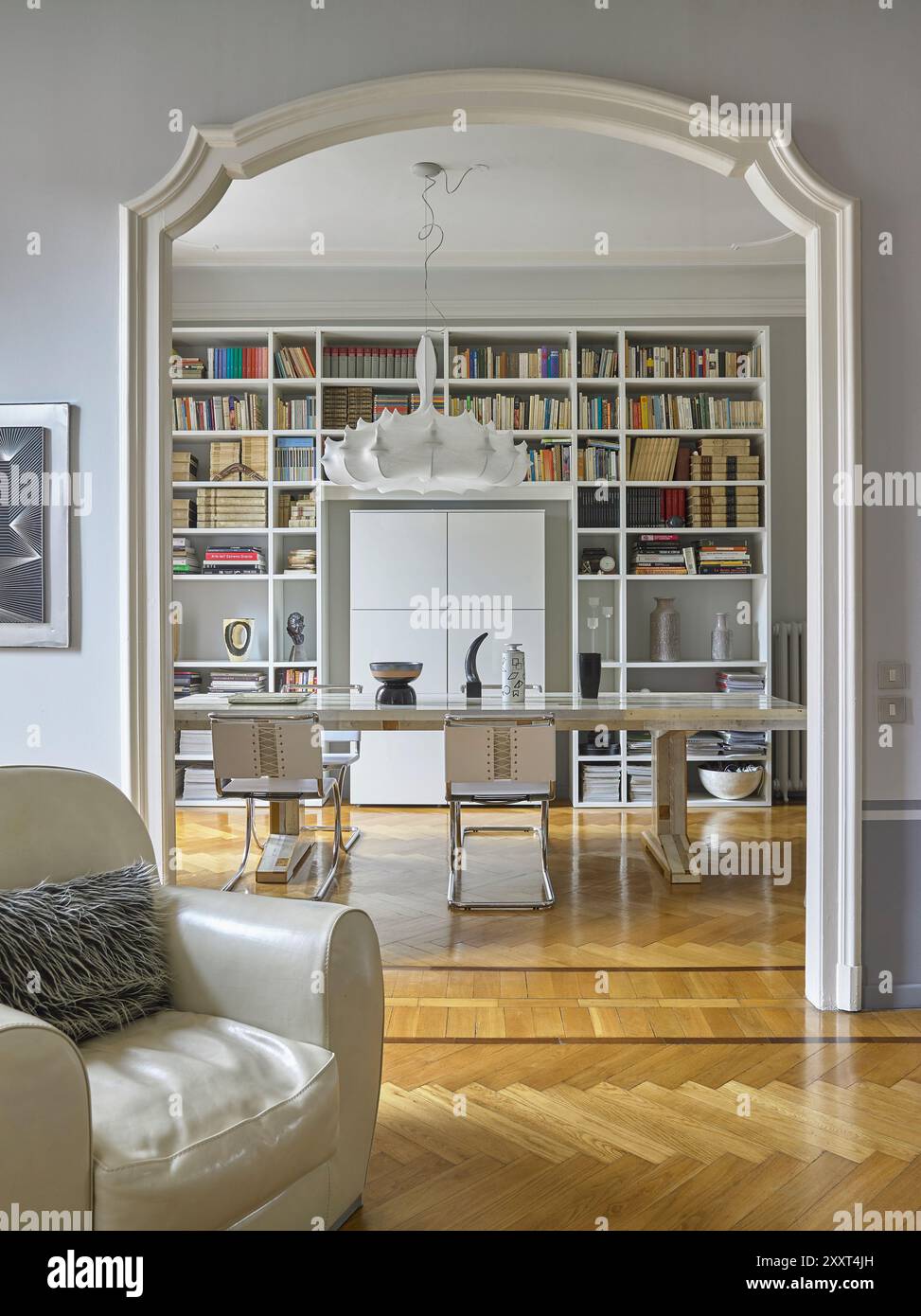Elegantes Wohnzimmer in einem italienischen Apartment in Florenz, Italien Stockfoto