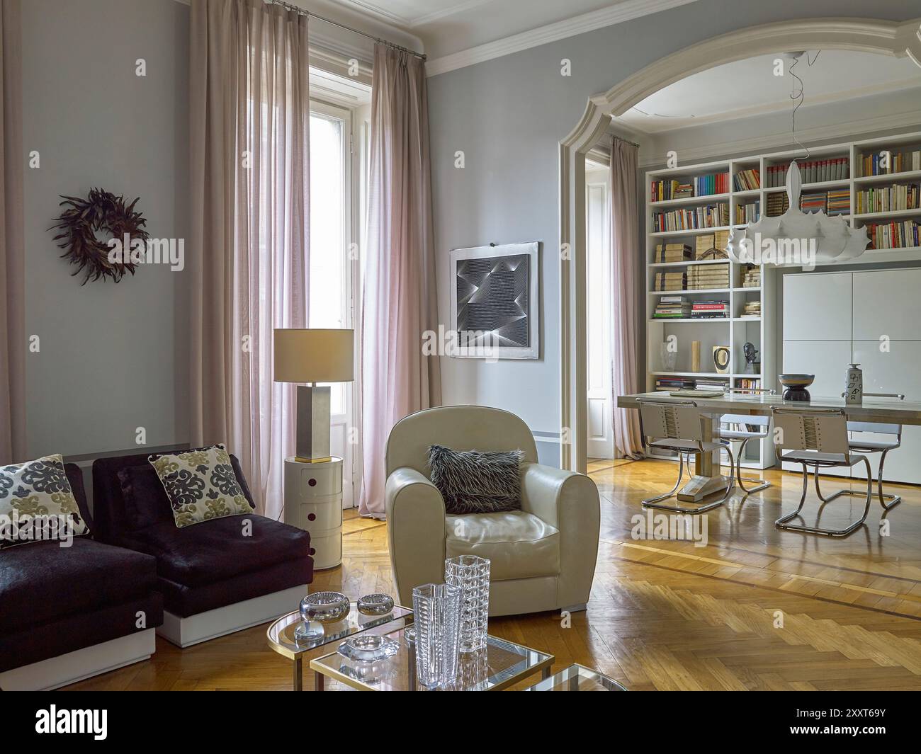 Elegantes Wohnzimmer in einem italienischen Apartment in Florenz, Italien Stockfoto