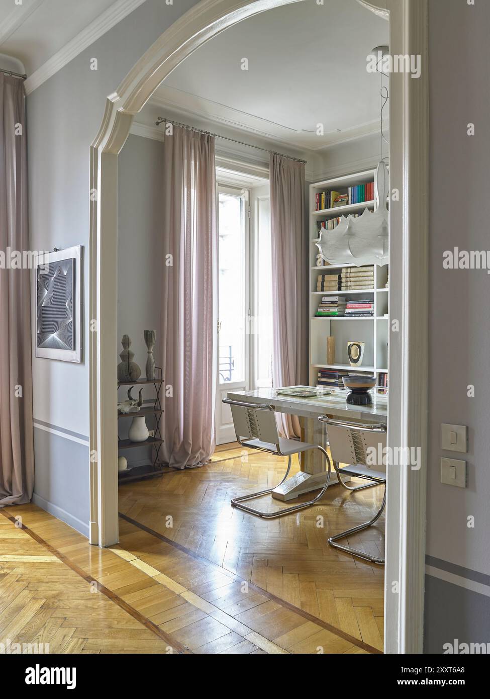 Elegantes Wohnzimmer in einem italienischen Apartment in Florenz, Italien Stockfoto