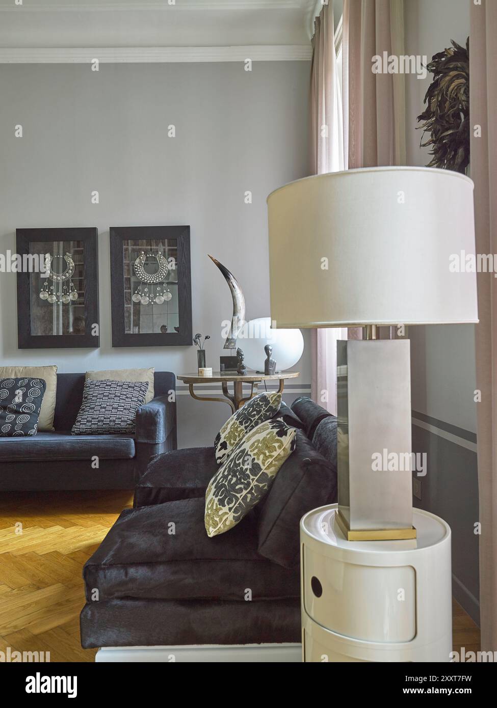 Elegantes Wohnzimmer in einem italienischen Apartment in Florenz, Italien Stockfoto
