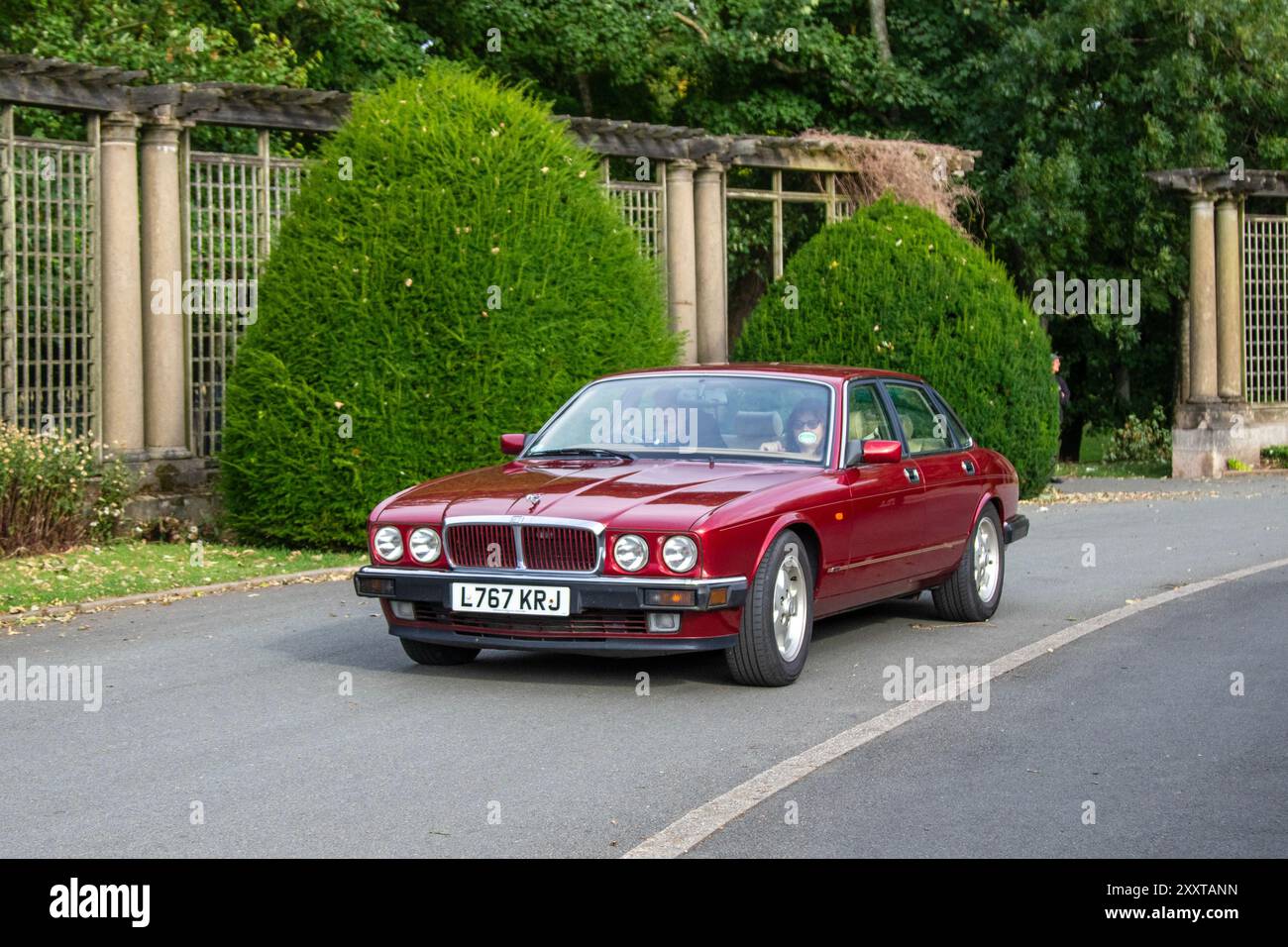 1994 90er Jahre Red Jaguar XJ6 3,2 S Auto Car Limousine Benzin 3239 ccm; Vintage, restaurierte klassische Motoren, Automobilsammler, Motorenfreunde, historische Veteranen in Stanley Park Blackpool, Großbritannien Stockfoto