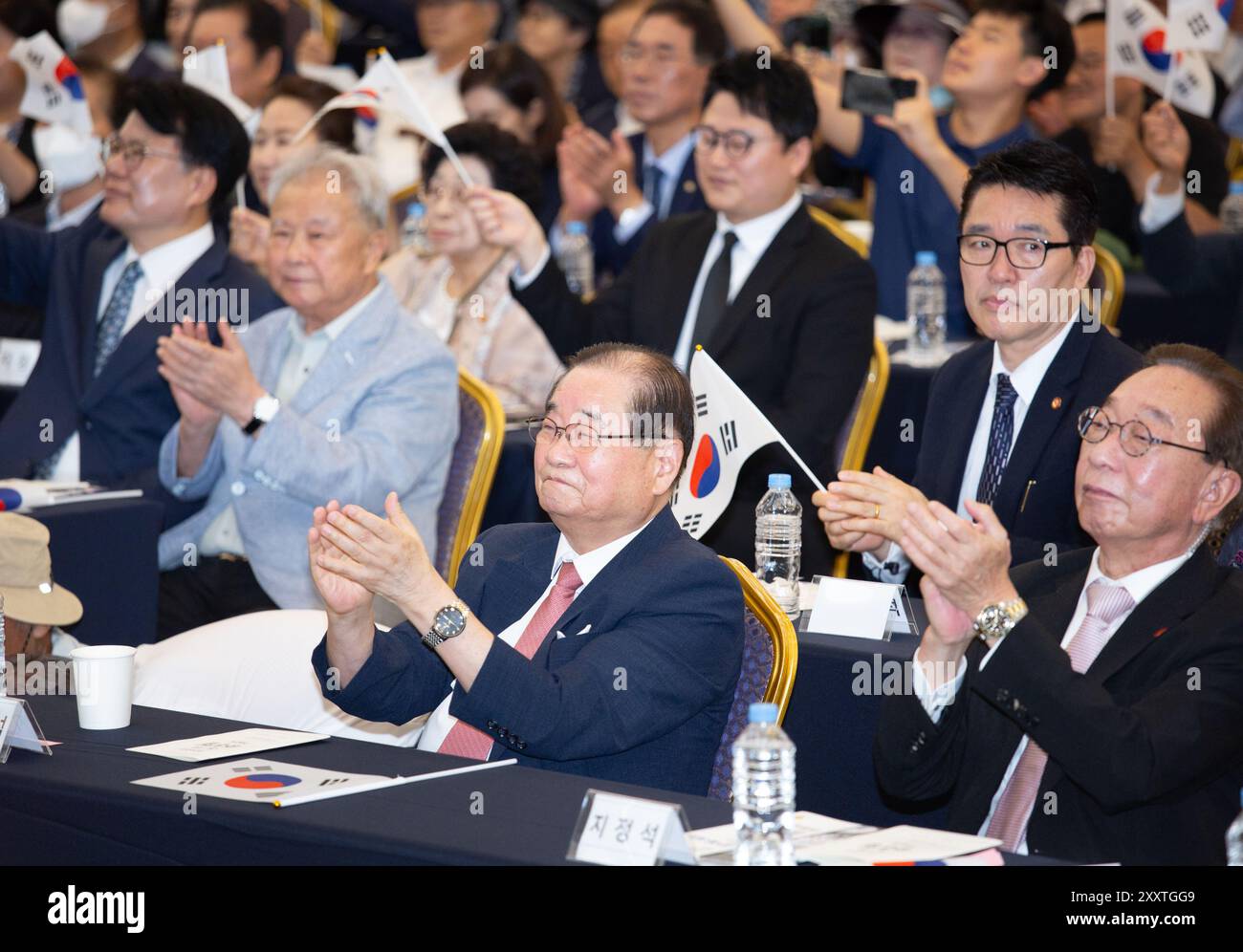 Lee Jong-Chan, 15. August 2024: Lee Jong-Chan (C), Chief of the Heritage of Korean Independence, nimmt an einer Zeremonie zum Gedenken an den Befreiungstag Teil, der am 15. August 1945 im KimKoo Museum & Library im Hyochang Park in Seoul, Südkorea, die die Unabhängigkeit Koreas von der japanischen Kolonialherrschaft von 1910-45 kennzeichnet. Unabhängigkeitskämpfer und Abgeordnete der Oppositionsparteien boykottierten die Zeremonie des Befreiungstages der Regierung von Präsident Yoon Suk-Yeol, um den Jahrestag separat zu feiern, aus Protest gegen die Ernennung des neuen Vorsitzenden des nationalen Unabhängigkeitsmuseums Kim Hyoung-Suk. Die Fraktionen und die Opposition p Stockfoto