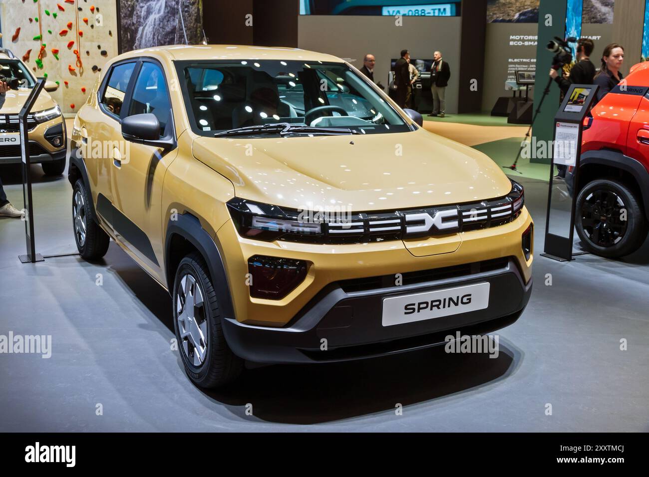 Dacia Spring Car auf dem Genfer Autosalon. Schweiz - 26. Februar 2024. Stockfoto