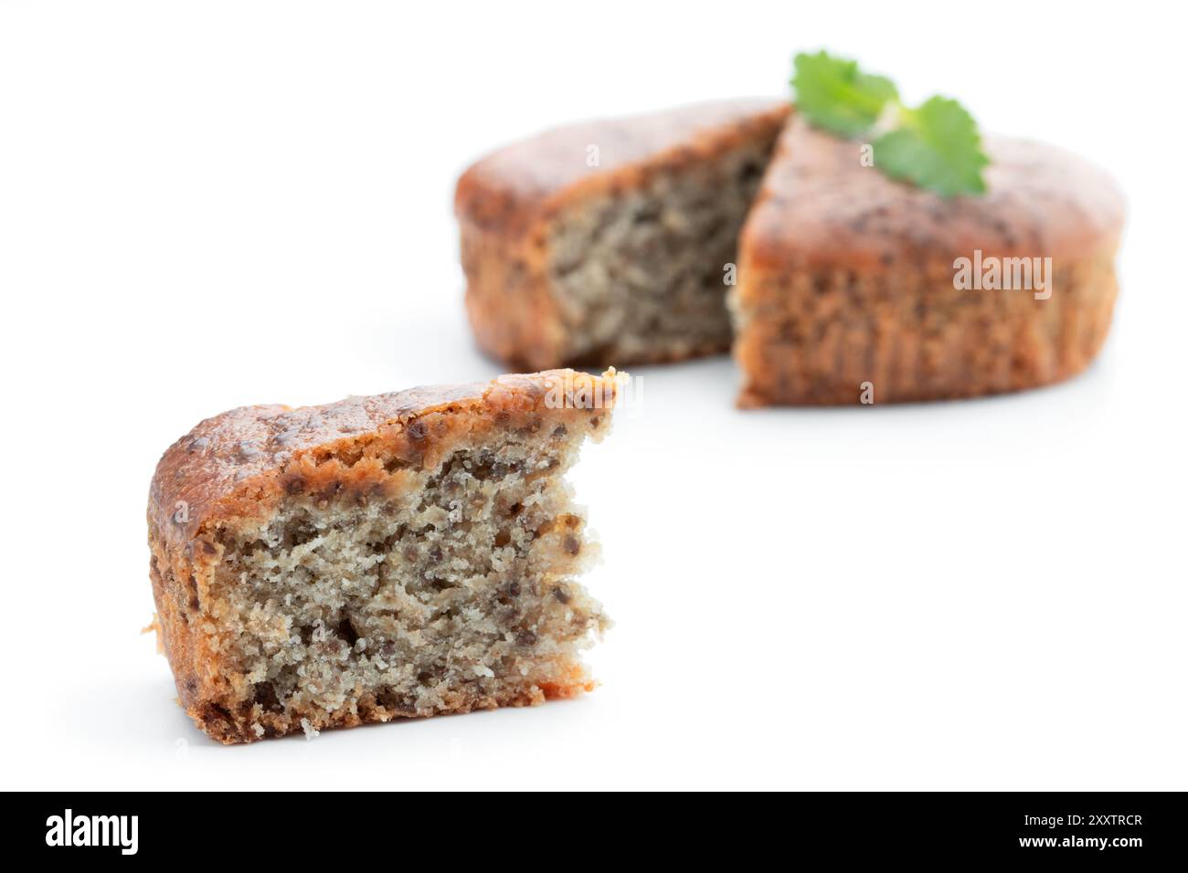 Köstliche Chiasamen Mini Pie isoliert auf weiß Stockfoto Köstliche Chiasamen Mini Pie isoliert auf weiß Stockfoto