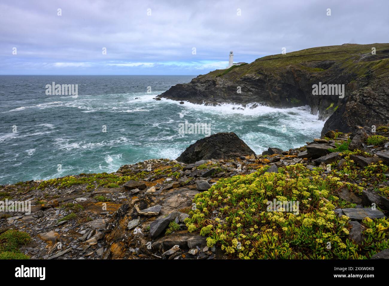 Küstenleuchtturm in North Cornwall Stockfoto